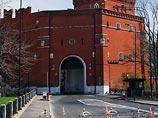 К Кремлю прорвалась женщина на машине с детьми и требовала встречи с Медведевым