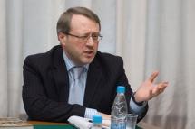 Модернизации мешает население. 